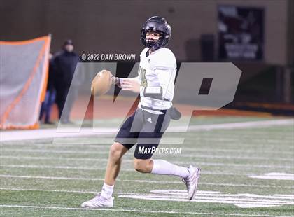 Thumbnail 3 in Kaufman vs. Wilmer-Hutchins (UIL 4A D1 Bi-District Playoff) photogallery.