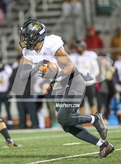 Thumbnail 2 in Kaufman vs. Wilmer-Hutchins (UIL 4A D1 Bi-District Playoff) photogallery.