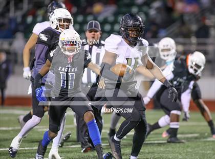 Thumbnail 2 in Kaufman vs. Wilmer-Hutchins (UIL 4A D1 Bi-District Playoff) photogallery.