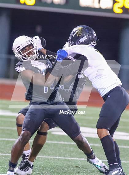 Thumbnail 3 in Kaufman vs. Wilmer-Hutchins (UIL 4A D1 Bi-District Playoff) photogallery.