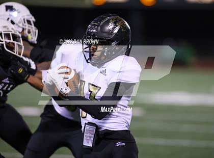 Thumbnail 2 in Kaufman vs. Wilmer-Hutchins (UIL 4A D1 Bi-District Playoff) photogallery.