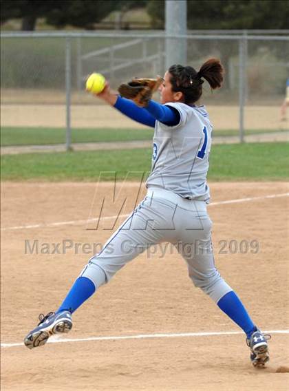 Thumbnail 2 in Ventura vs. Lompoc photogallery.