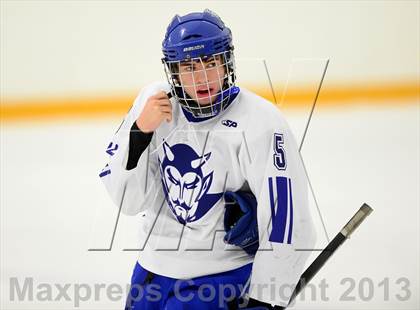 Thumbnail 2 in Glastonbury vs. West Haven photogallery.
