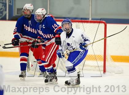 Thumbnail 1 in Glastonbury vs. West Haven photogallery.