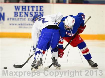 Thumbnail 2 in Glastonbury vs. West Haven photogallery.
