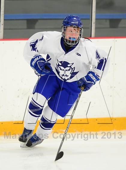 Thumbnail 3 in Glastonbury vs. West Haven photogallery.
