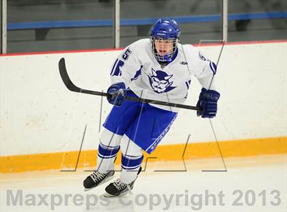 Thumbnail 3 in Glastonbury vs. West Haven photogallery.