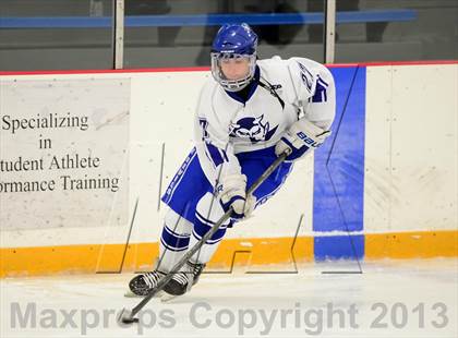 Thumbnail 2 in Glastonbury vs. West Haven photogallery.