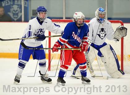 Thumbnail 3 in Glastonbury vs. West Haven photogallery.