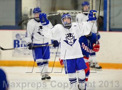 Thumbnail 3 in Glastonbury vs. West Haven photogallery.