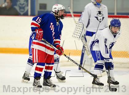 Thumbnail 3 in Glastonbury vs. West Haven photogallery.