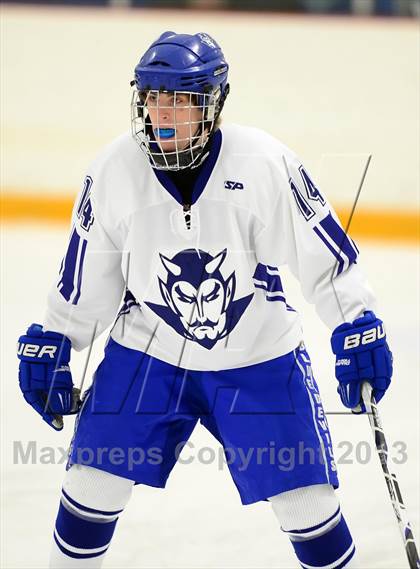 Thumbnail 1 in Glastonbury vs. West Haven photogallery.