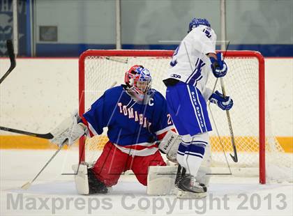 Thumbnail 1 in Glastonbury vs. West Haven photogallery.