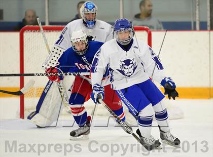 Thumbnail 2 in Glastonbury vs. West Haven photogallery.
