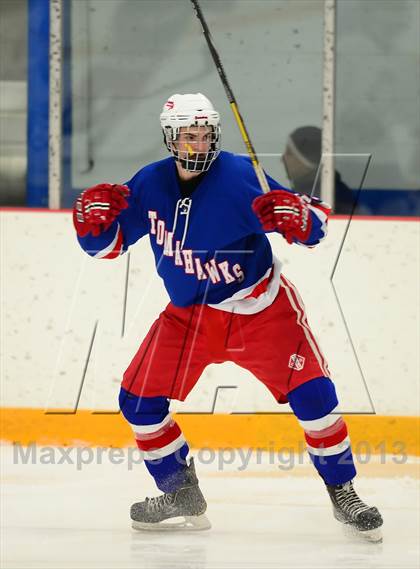 Thumbnail 1 in Glastonbury vs. West Haven photogallery.