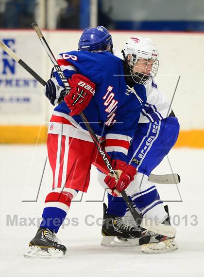 Thumbnail 1 in Glastonbury vs. West Haven photogallery.