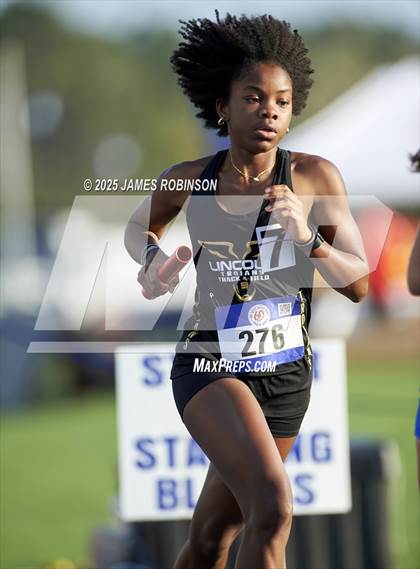 Thumbnail 2 in Bob Hayes Invitational (4x1600) photogallery.