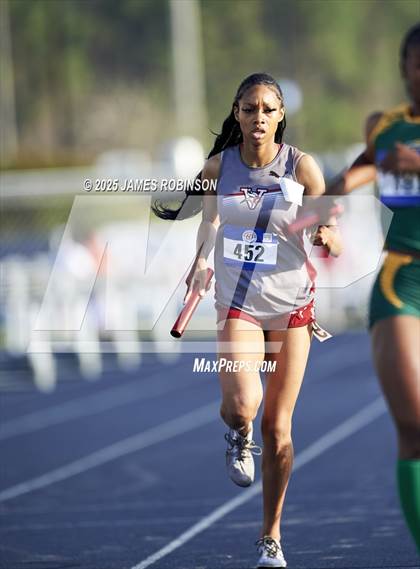 Thumbnail 2 in Bob Hayes Invitational (4x1600) photogallery.