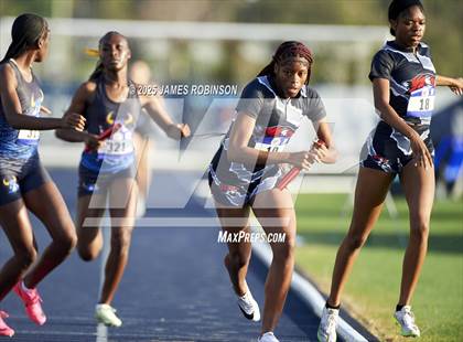Thumbnail 1 in Bob Hayes Invitational (4x1600) photogallery.