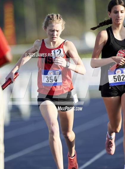 Thumbnail 3 in Bob Hayes Invitational (4x1600) photogallery.