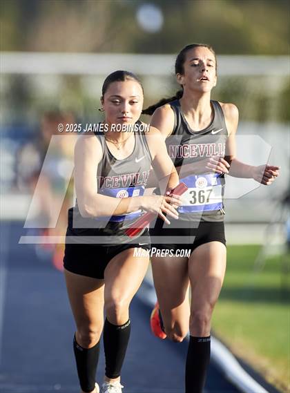 Thumbnail 2 in Bob Hayes Invitational (4x1600) photogallery.