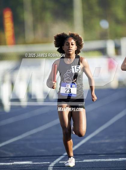 Thumbnail 3 in Bob Hayes Invitational (4x1600) photogallery.