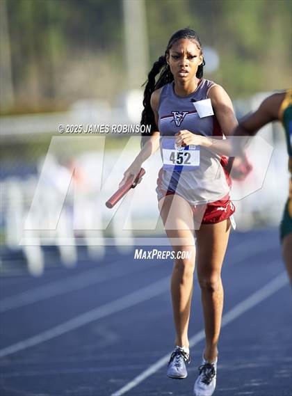 Thumbnail 2 in Bob Hayes Invitational (4x1600) photogallery.