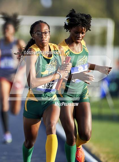 Thumbnail 1 in Bob Hayes Invitational (4x1600) photogallery.