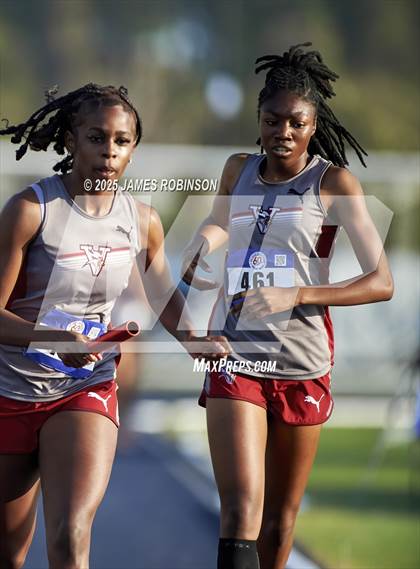 Thumbnail 3 in Bob Hayes Invitational (4x1600) photogallery.