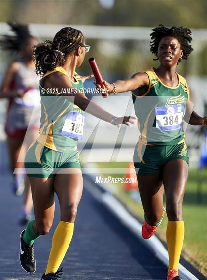 Thumbnail 2 in Bob Hayes Invitational (4x1600) photogallery.
