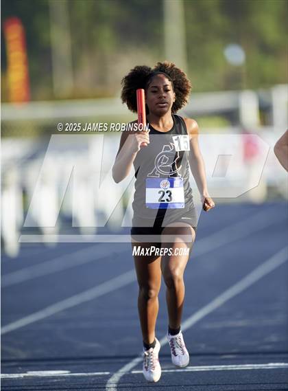 Thumbnail 2 in Bob Hayes Invitational (4x1600) photogallery.