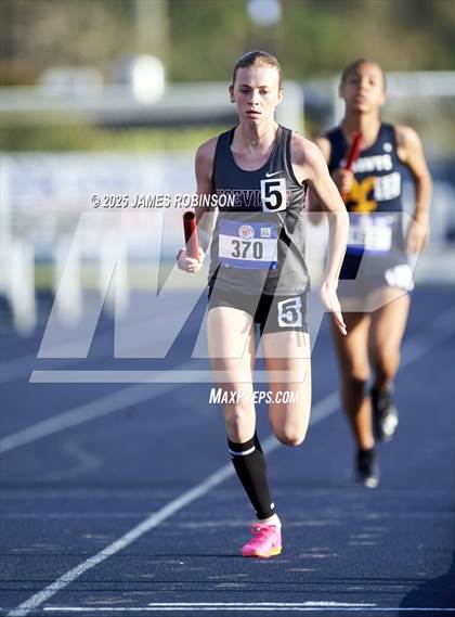Thumbnail 3 in Bob Hayes Invitational (4x1600) photogallery.