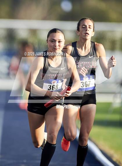 Thumbnail 3 in Bob Hayes Invitational (4x1600) photogallery.