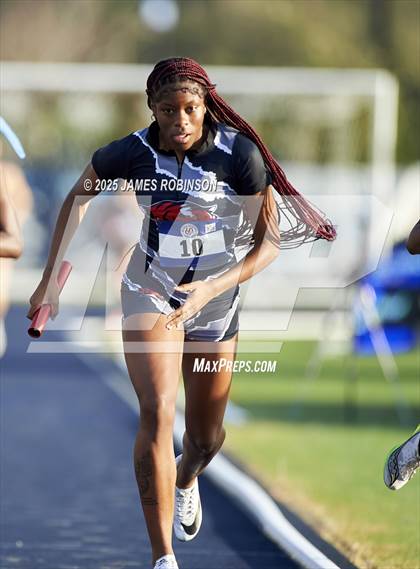 Thumbnail 2 in Bob Hayes Invitational (4x1600) photogallery.