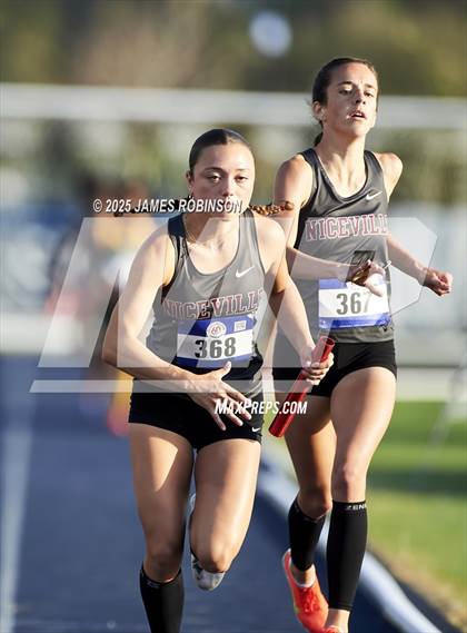 Thumbnail 3 in Bob Hayes Invitational (4x1600) photogallery.