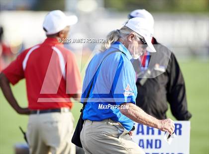 Thumbnail 2 in Bob Hayes Invitational (4x1600) photogallery.