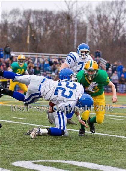 Thumbnail 3 in Clinton vs Narragansett (MIAA Division III Central Final) photogallery.