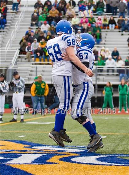 Thumbnail 3 in Clinton vs Narragansett (MIAA Division III Central Final) photogallery.