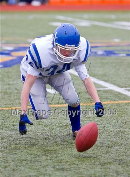 Thumbnail 3 in Clinton vs Narragansett (MIAA Division III Central Final) photogallery.
