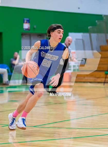 Thumbnail 2 in Mount Vernon Christian vs. Taholah (WIAA 1B Regional Playoff) photogallery.