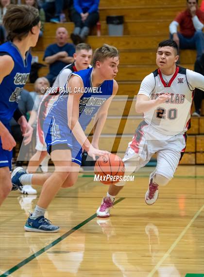 Thumbnail 2 in Mount Vernon Christian vs. Taholah (WIAA 1B Regional Playoff) photogallery.