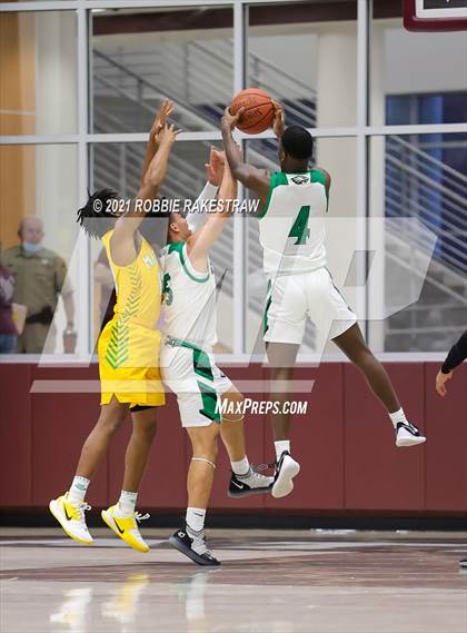 Thumbnail 1 in Tatum vs. Madison (UIL 3A Regional Finals) photogallery.