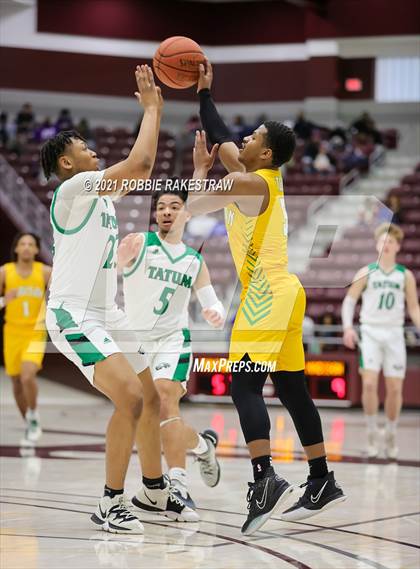 Thumbnail 3 in Tatum vs. Madison (UIL 3A Regional Finals) photogallery.