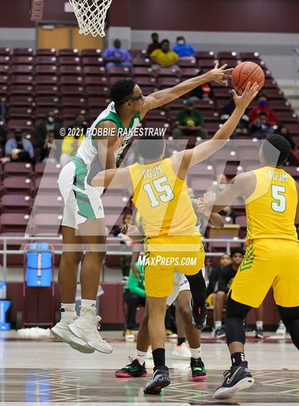 Thumbnail 2 in Tatum vs. Madison (UIL 3A Regional Finals) photogallery.