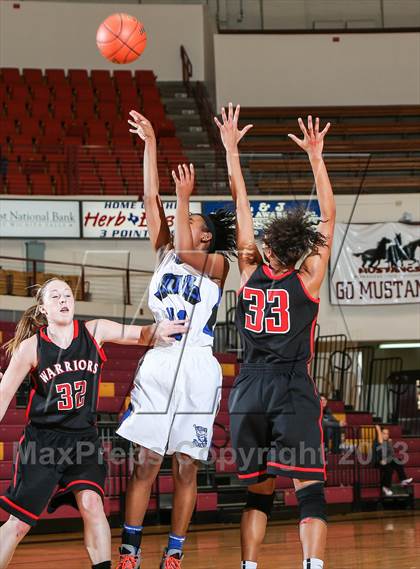 Thumbnail 3 in Martin [James] vs. Palo Duro (Fantasy of Lights Tournament) photogallery.