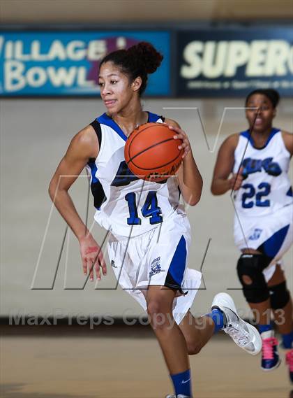 Thumbnail 3 in Martin [James] vs. Palo Duro (Fantasy of Lights Tournament) photogallery.
