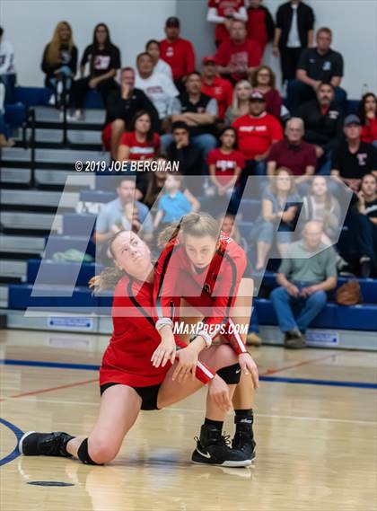 Thumbnail 3 in Mammoth vs. Kerman (CIF CS D5 Final) photogallery.