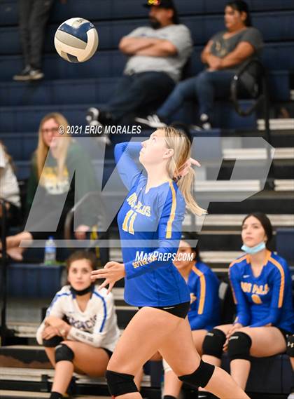 Thumbnail 3 in Dos Palos vs Minarets (Sunnyside Invitational) photogallery.