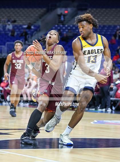 Thumbnail 1 in Oak Cliff Faith Family Academy vs. Silsbee (UIL 4A State Semifinal) photogallery.