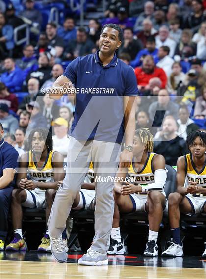 Thumbnail 3 in Oak Cliff Faith Family Academy vs. Silsbee (UIL 4A State Semifinal) photogallery.